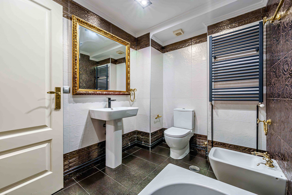 4 Bed Apartment for sale in Centro Histórico Málaga Ciudad, Málaga, Spain