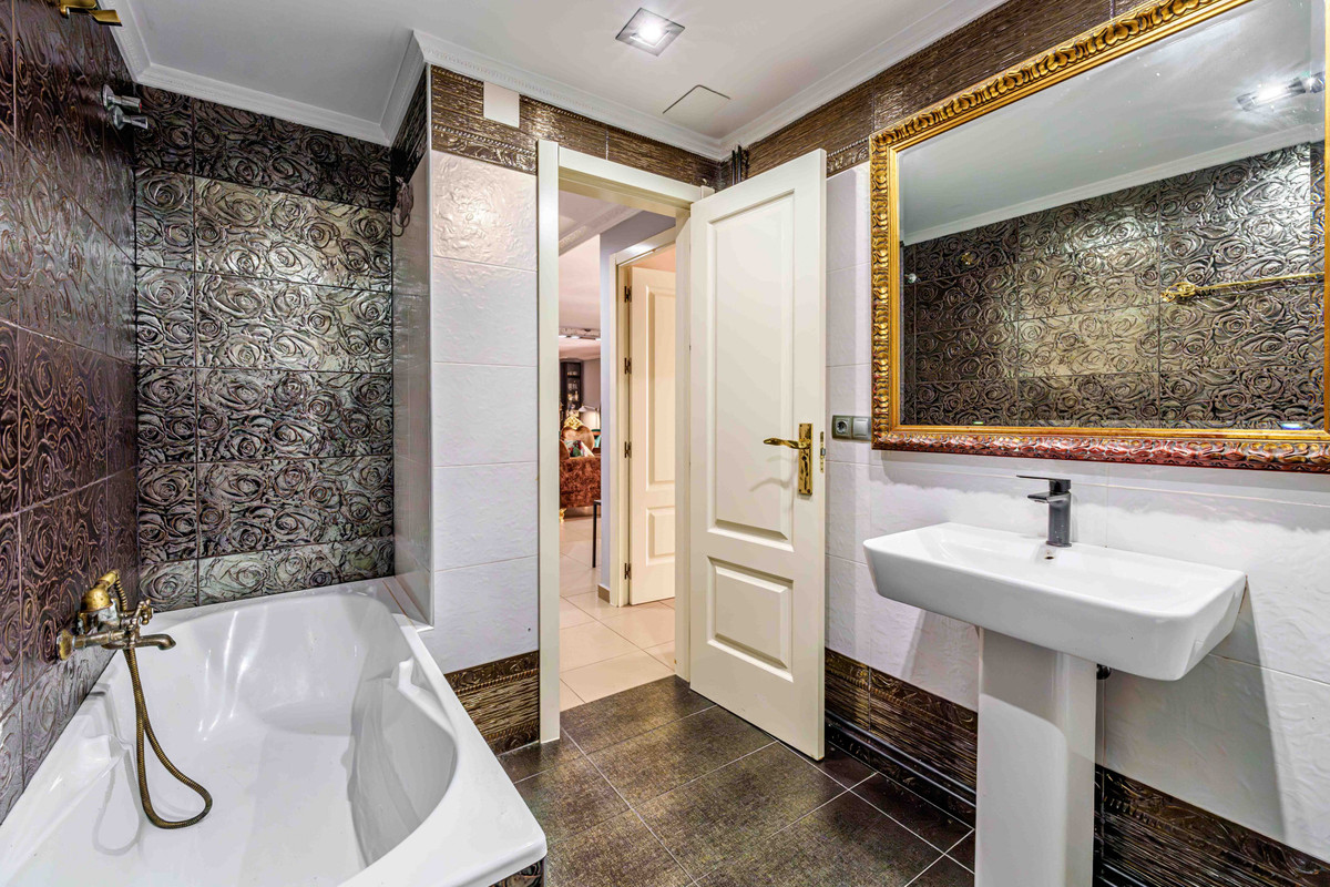 4 Bed Apartment for sale in Centro Histórico Málaga Ciudad, Málaga, Spain