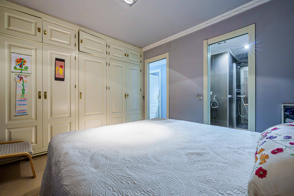 4 Bed Apartment for sale in Centro Histórico Málaga Ciudad, Málaga, Spain