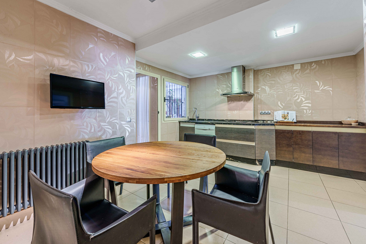 4 Bed Apartment for sale in Centro Histórico Málaga Ciudad, Málaga, Spain