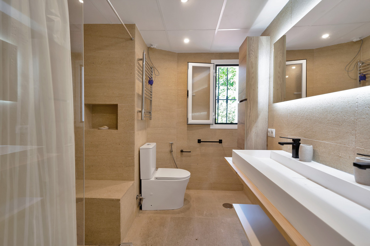 4 Bed Townhouse for sale in The Golden Mile Costa Del Sol, Málaga, Spain
