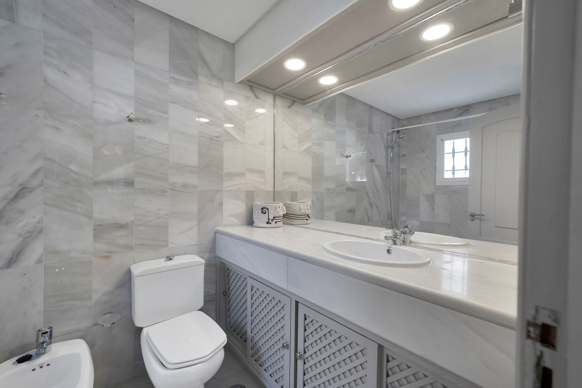 4 Bed Townhouse for sale in The Golden Mile Costa Del Sol, Málaga, Spain