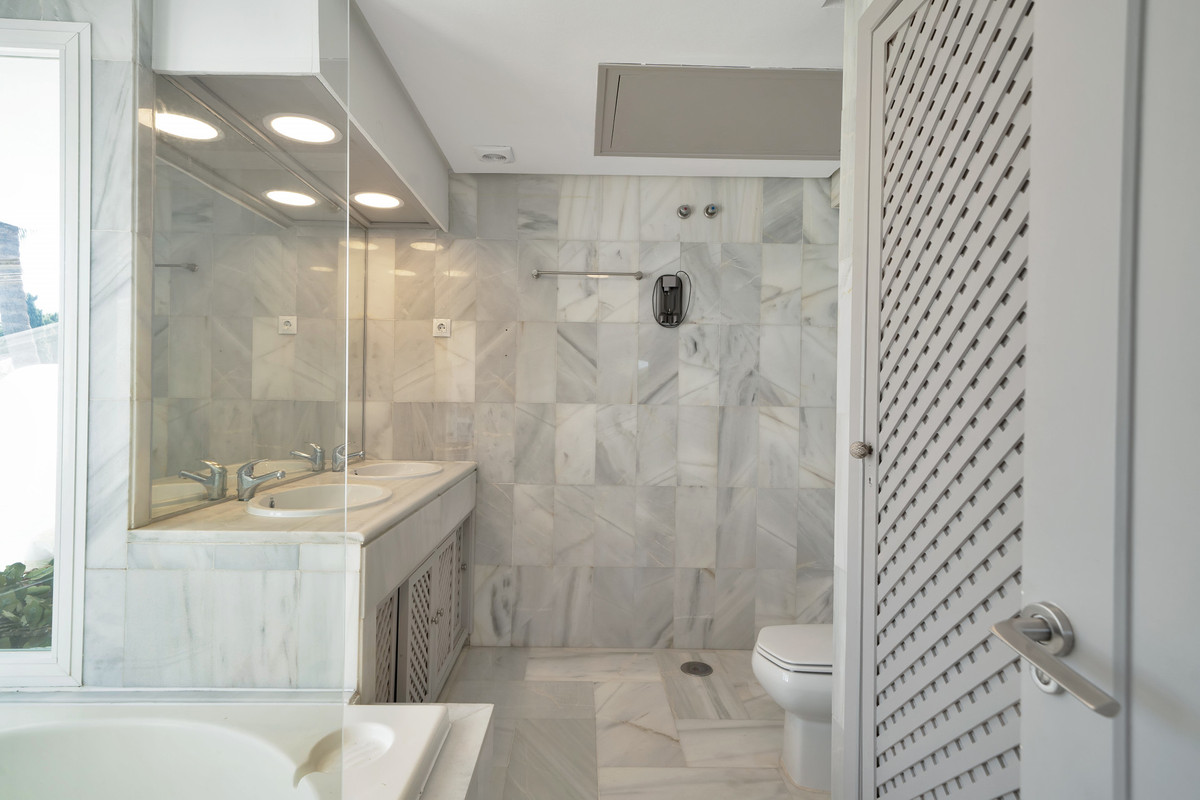 4 Bed Townhouse for sale in The Golden Mile Costa Del Sol, Málaga, Spain