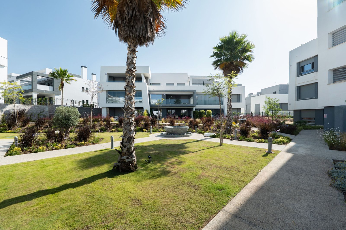 2 Bed Apartment for sale in Estepona Costa Del Sol, Málaga, Spain