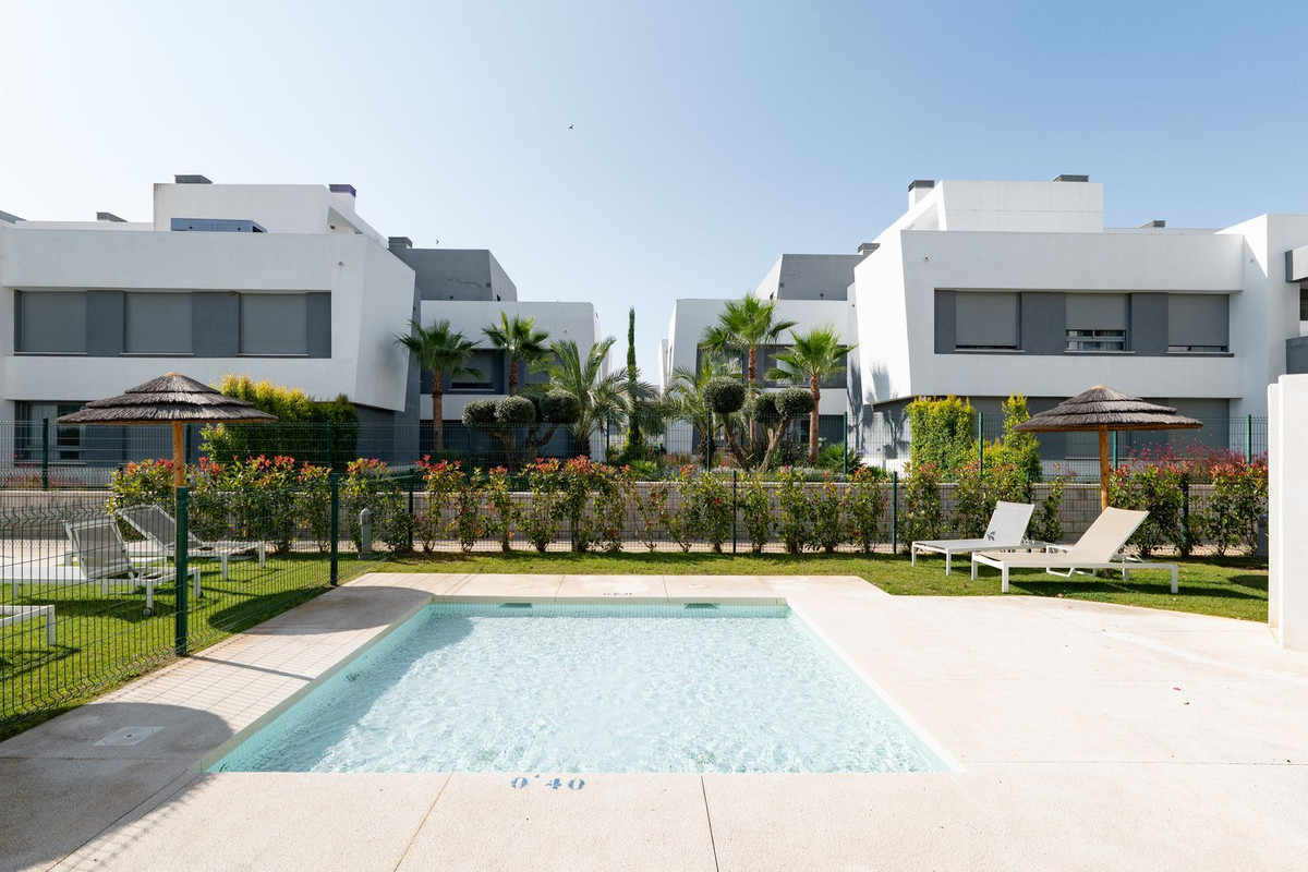 2 Bed Apartment for sale in Estepona Costa Del Sol, Málaga, Spain
