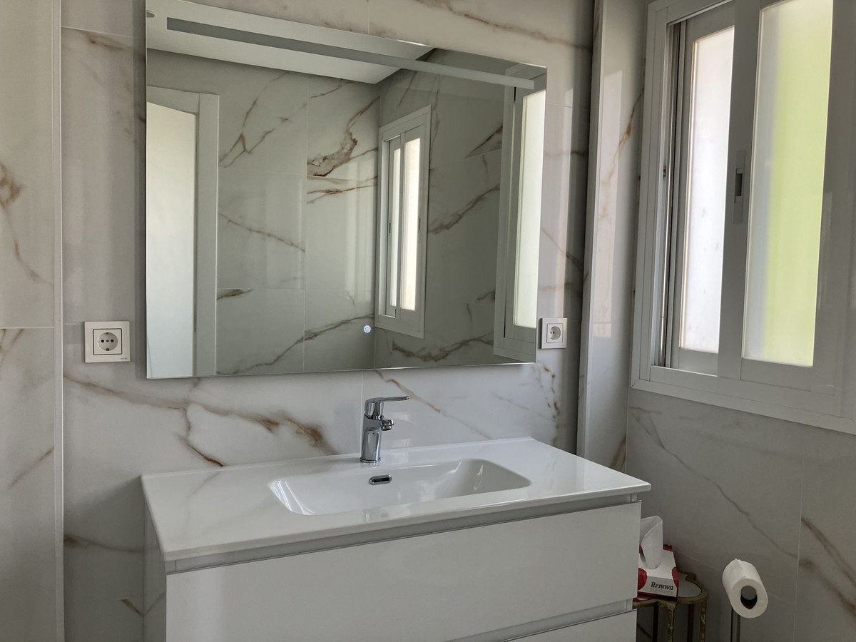 Se vende Villa - Chalet de 6 dormitorios en Costa Del Sol, Málaga, España