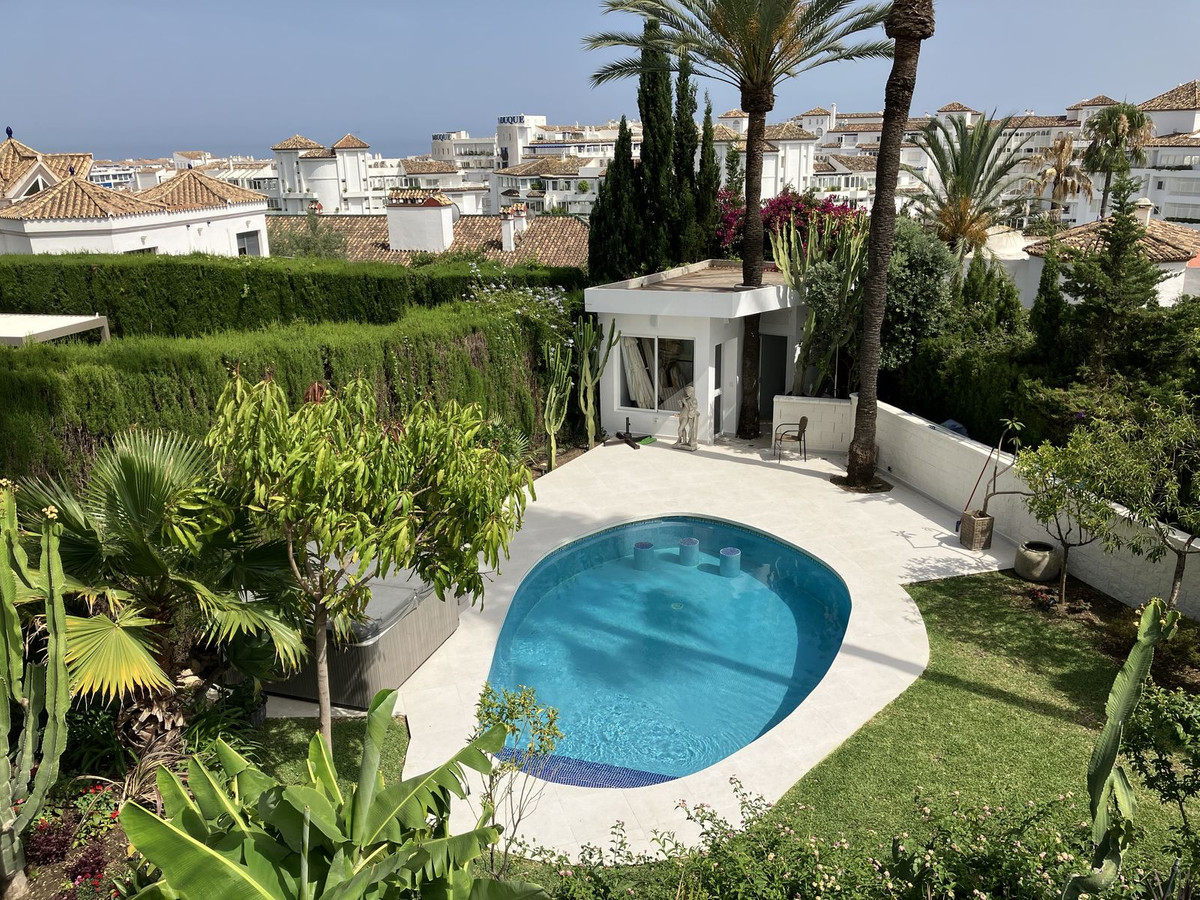 Se vende Villa - Chalet de 6 dormitorios en Costa Del Sol, Málaga, España