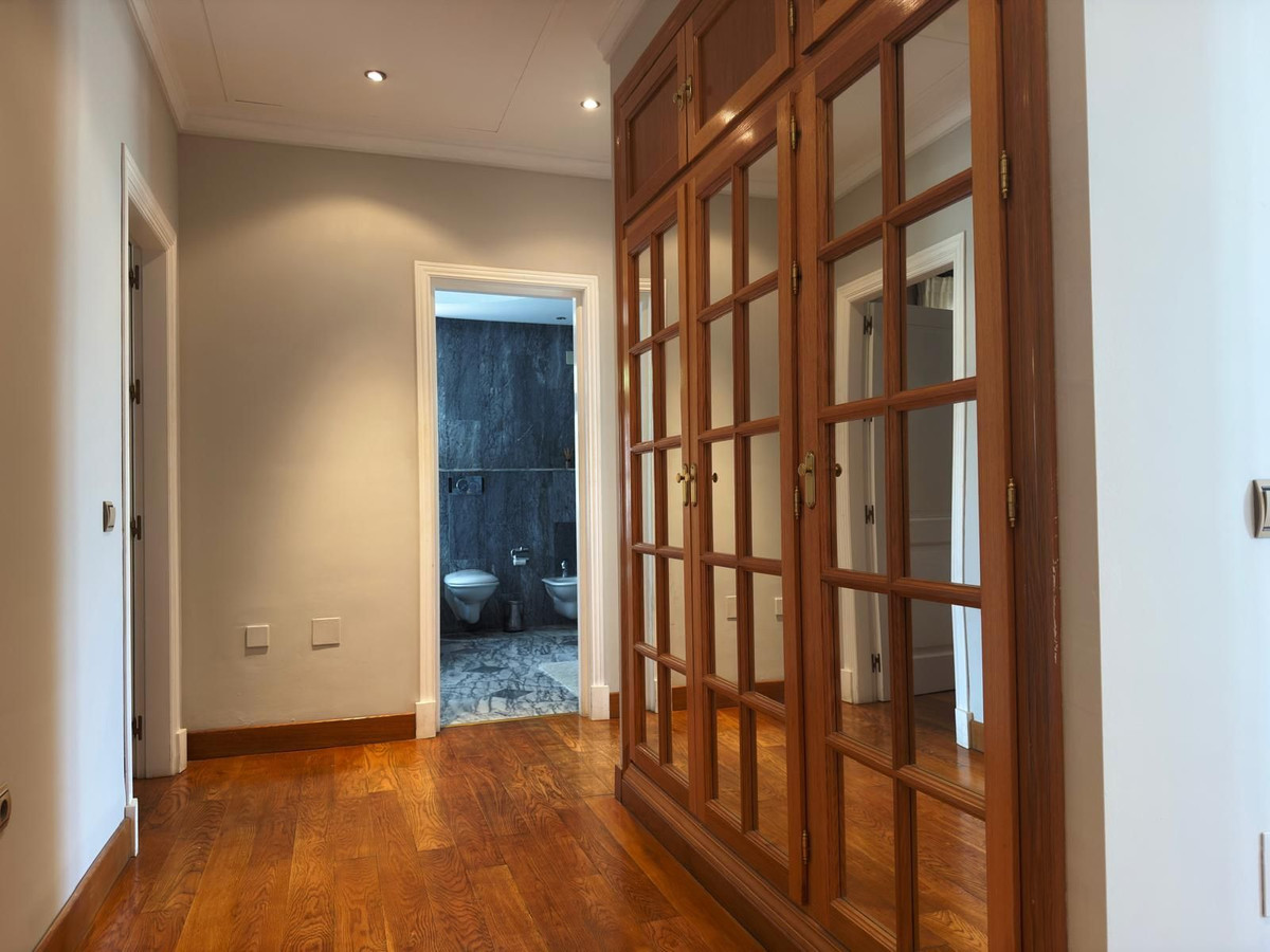 Se vende Villa - Chalet de 5 dormitorios en Costa Del Sol, Málaga, España