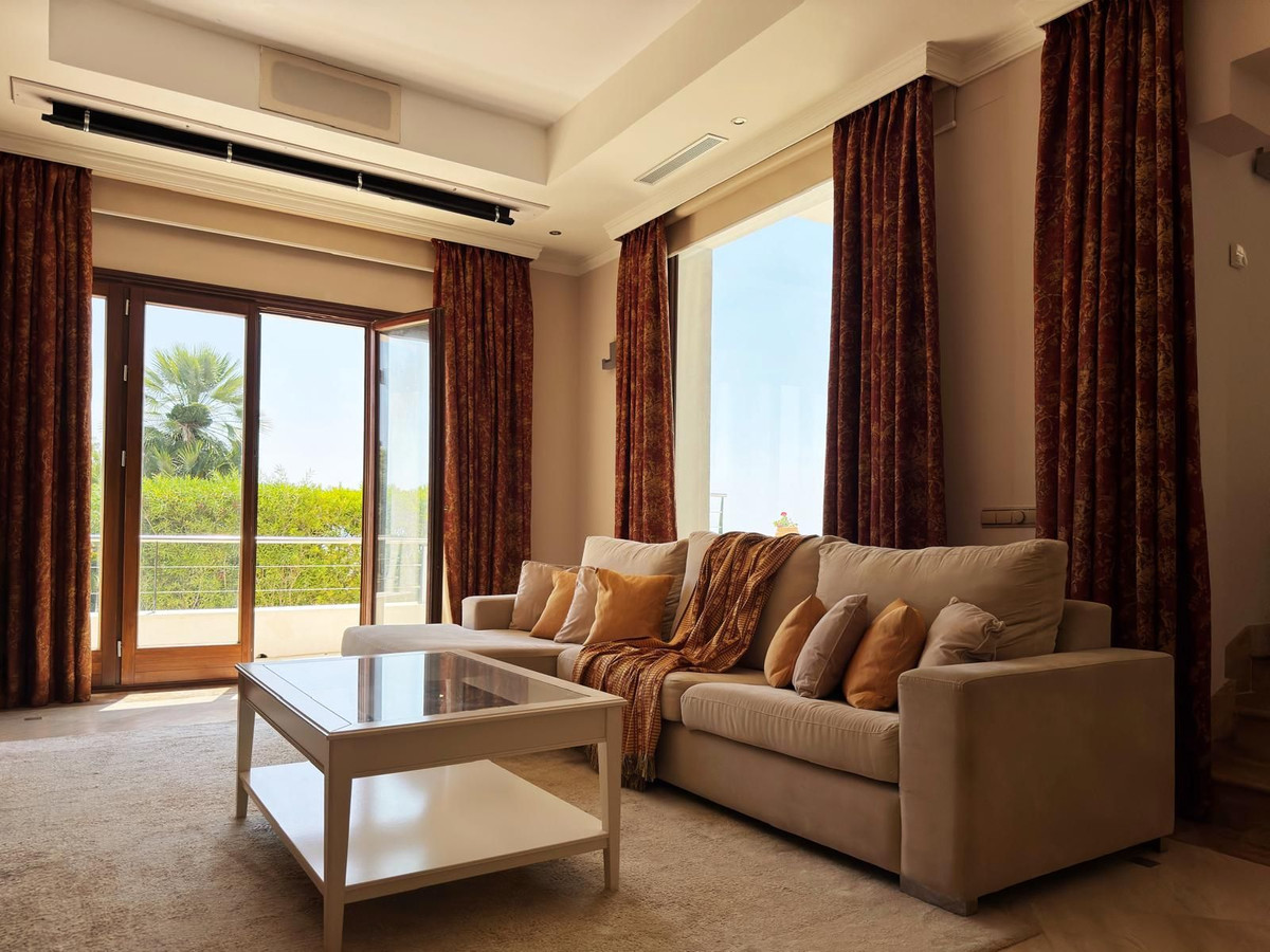 Se vende Villa - Chalet de 5 dormitorios en Costa Del Sol, Málaga, España