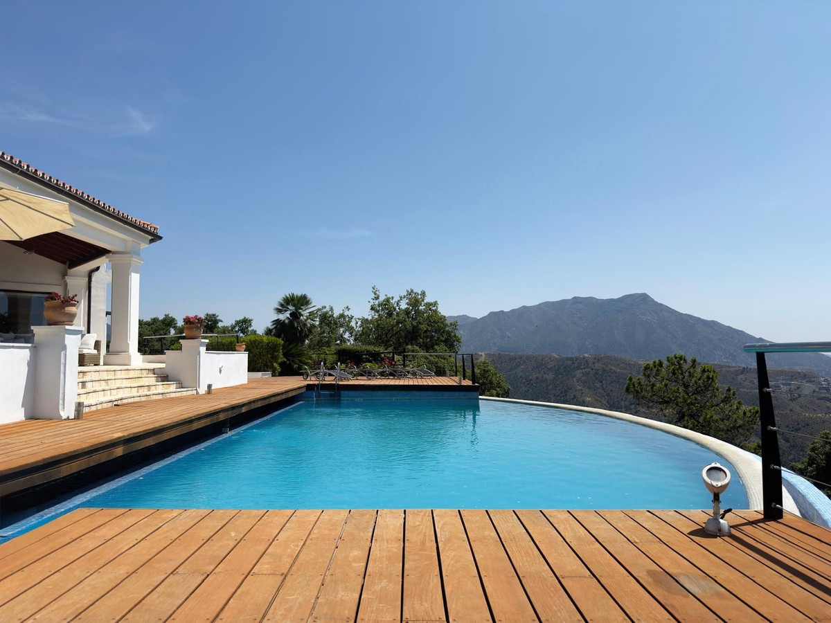 Se vende Villa - Chalet de 5 dormitorios en Costa Del Sol, Málaga, España