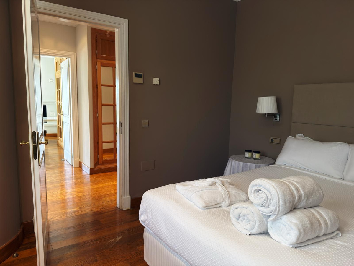 Se vende Villa - Chalet de 5 dormitorios en Costa Del Sol, Málaga, España