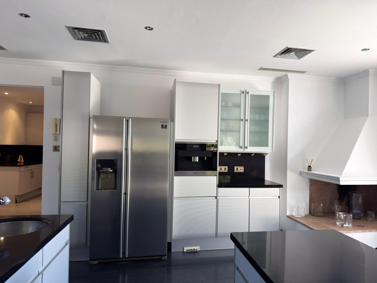 Se vende Villa - Chalet de 5 dormitorios en Costa Del Sol, Málaga, España