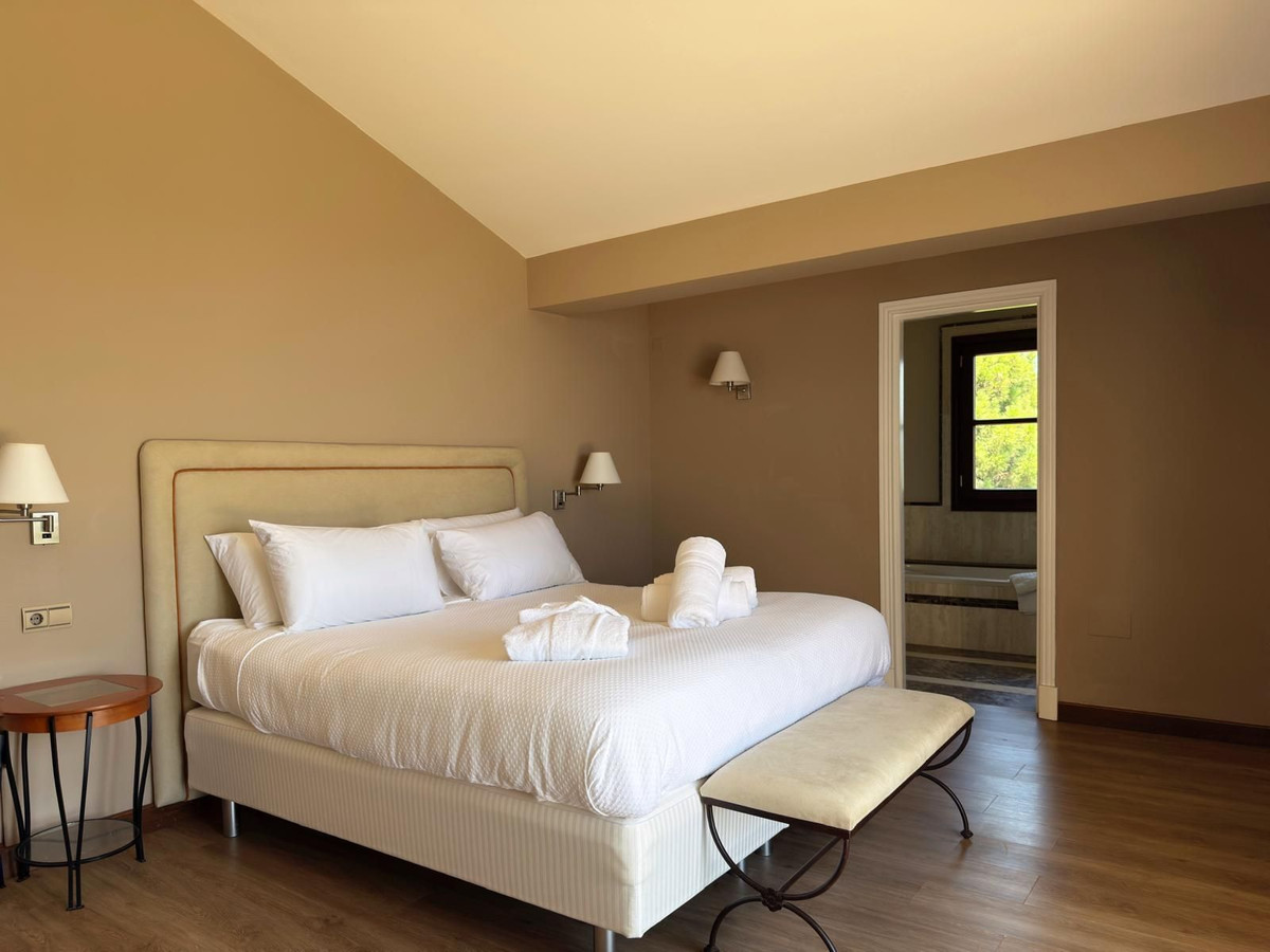 Se vende Villa - Chalet de 5 dormitorios en Costa Del Sol, Málaga, España