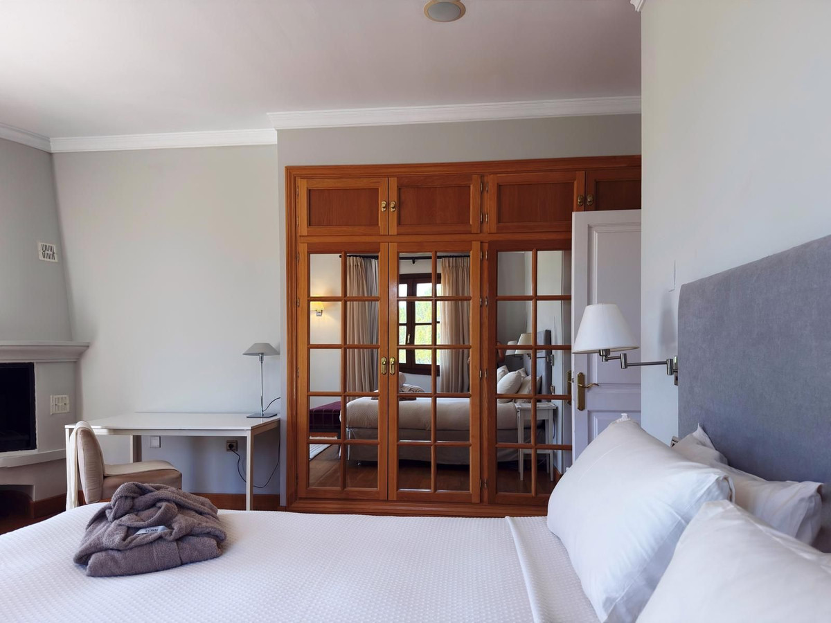 Se vende Villa - Chalet de 5 dormitorios en Costa Del Sol, Málaga, España