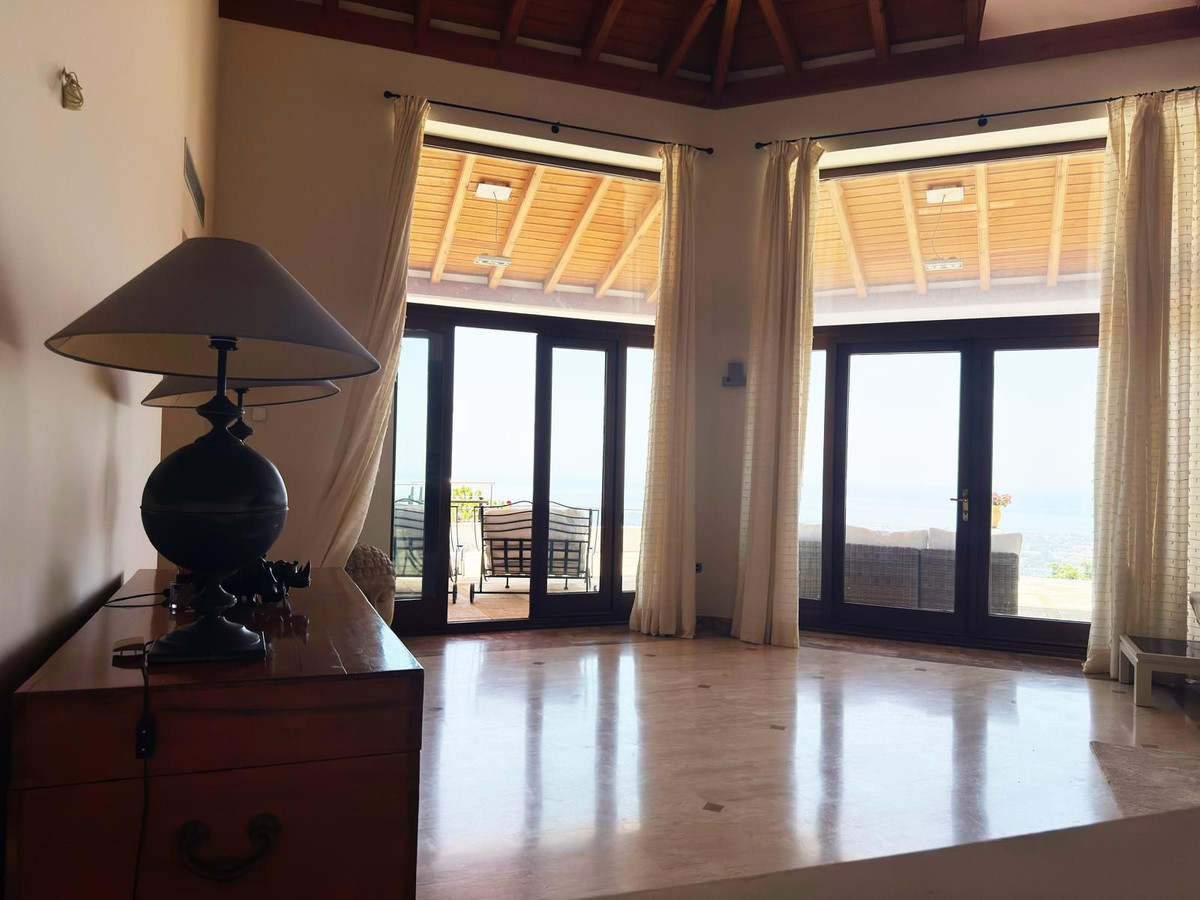 Se vende Villa - Chalet de 5 dormitorios en Costa Del Sol, Málaga, España