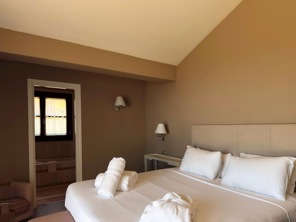 Se vende Villa - Chalet de 5 dormitorios en Costa Del Sol, Málaga, España