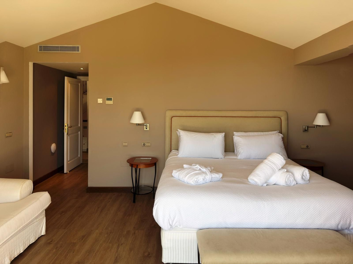 Se vende Villa - Chalet de 5 dormitorios en Costa Del Sol, Málaga, España