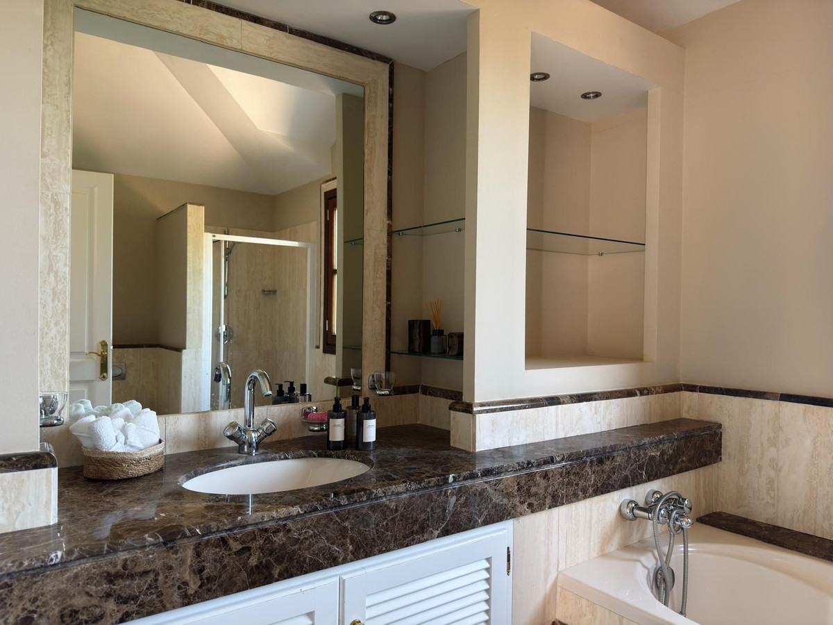 Se vende Villa - Chalet de 5 dormitorios en Costa Del Sol, Málaga, España