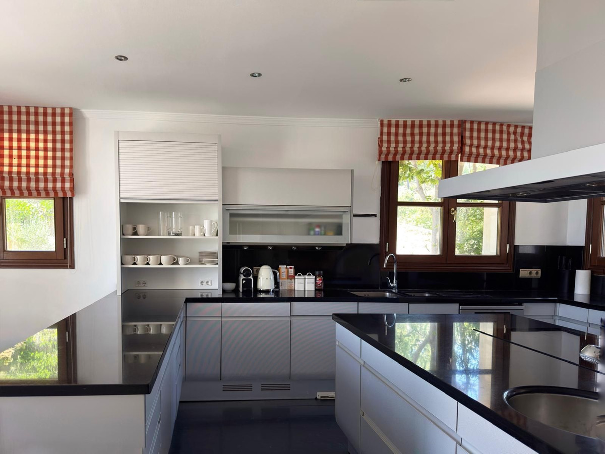 Se vende Villa - Chalet de 5 dormitorios en Costa Del Sol, Málaga, España
