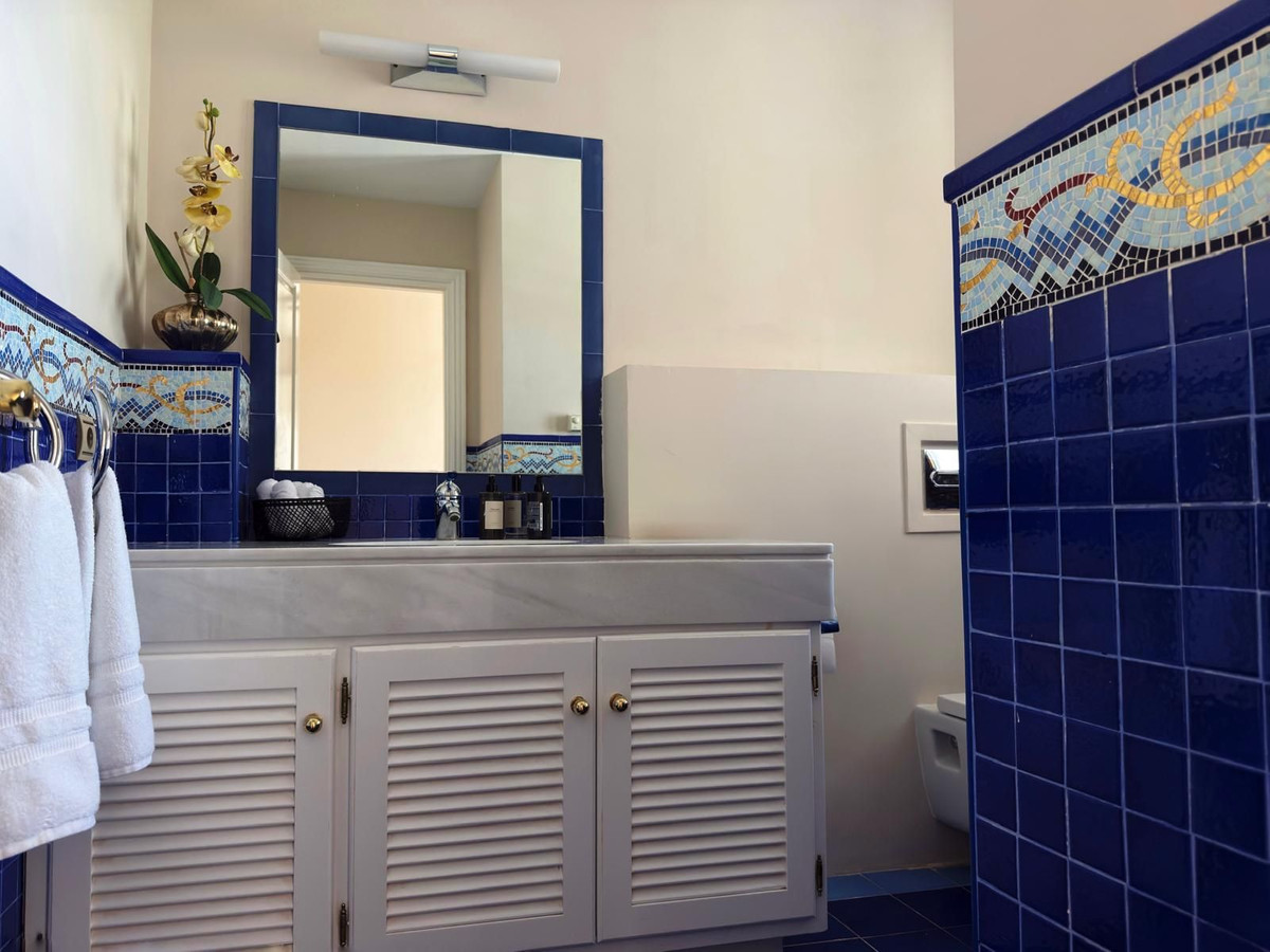 Se vende Villa - Chalet de 5 dormitorios en Costa Del Sol, Málaga, España