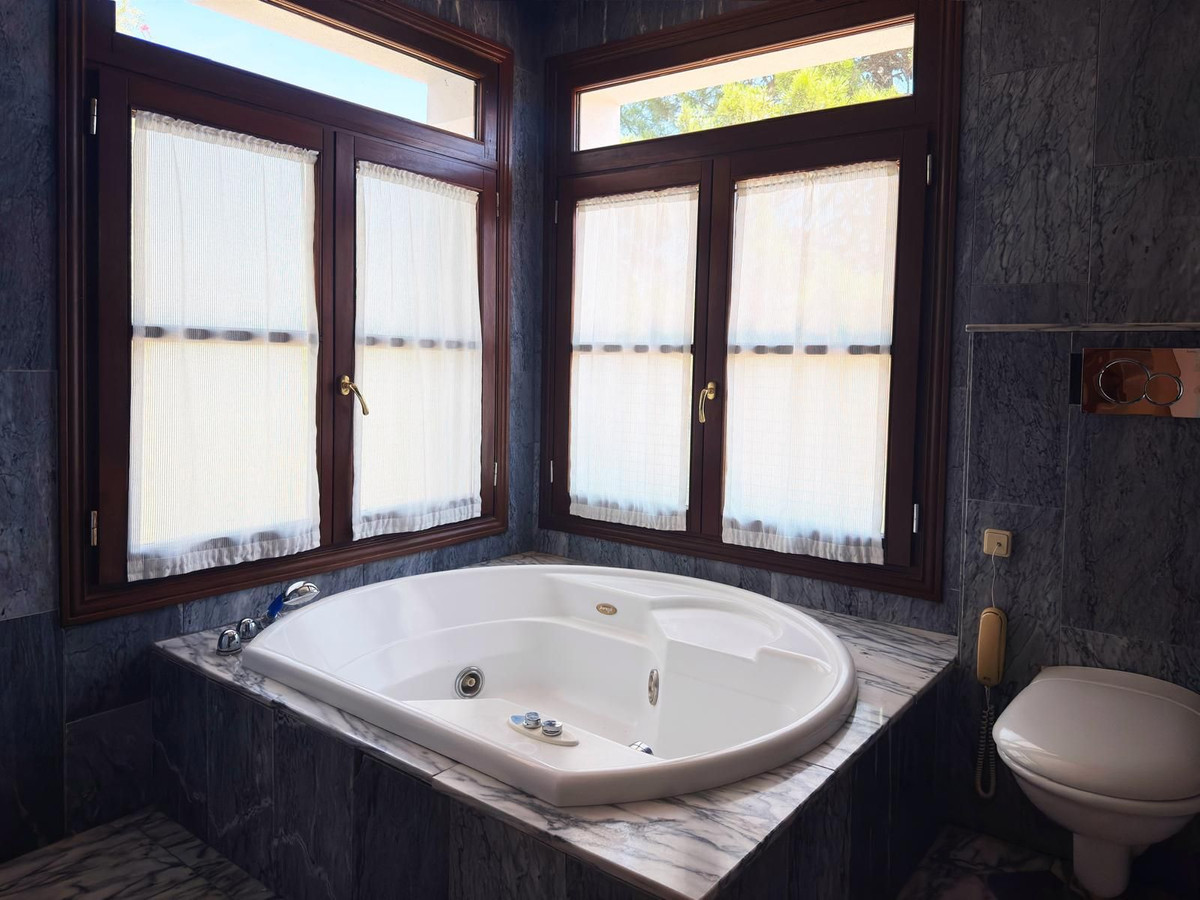 Se vende Villa - Chalet de 5 dormitorios en Costa Del Sol, Málaga, España