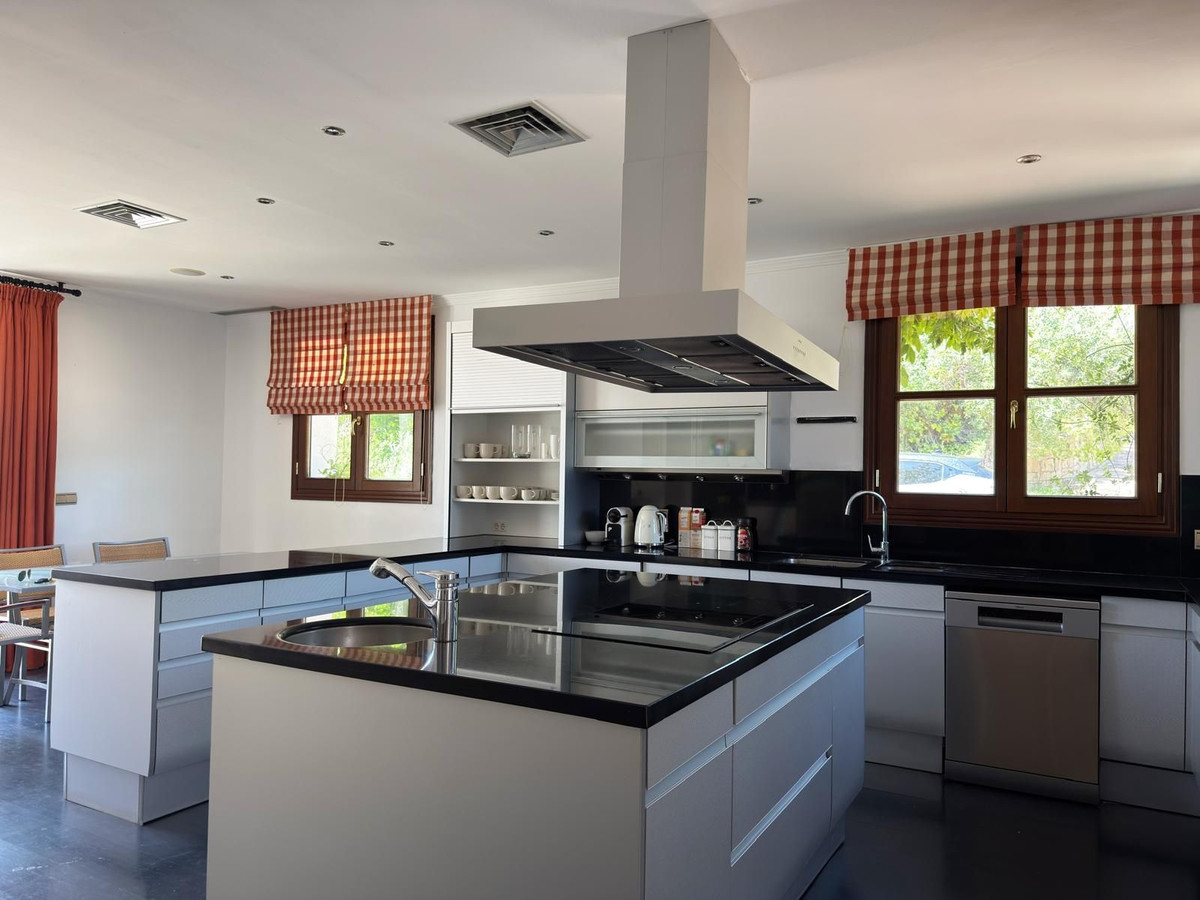 Se vende Villa - Chalet de 5 dormitorios en Costa Del Sol, Málaga, España