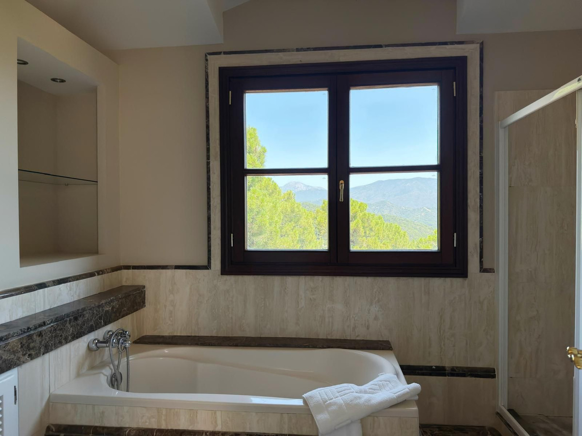 Se vende Villa - Chalet de 5 dormitorios en Costa Del Sol, Málaga, España