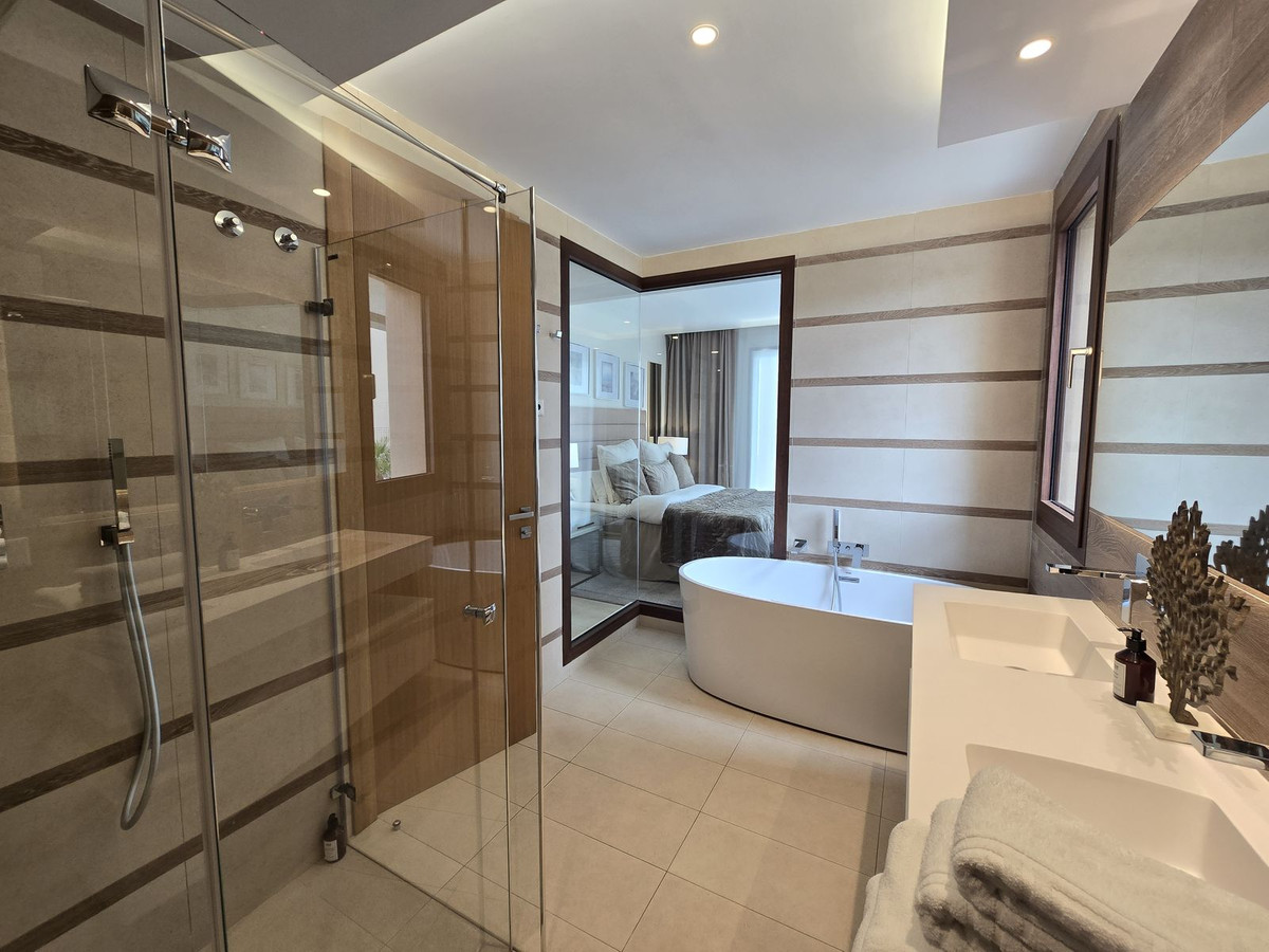 3 Bed Apartment for sale in Benahavís Costa Del Sol, Málaga, Spain