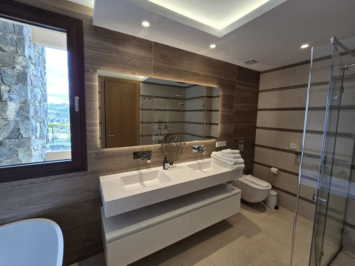 3 Bed Apartment for sale in Benahavís Costa Del Sol, Málaga, Spain