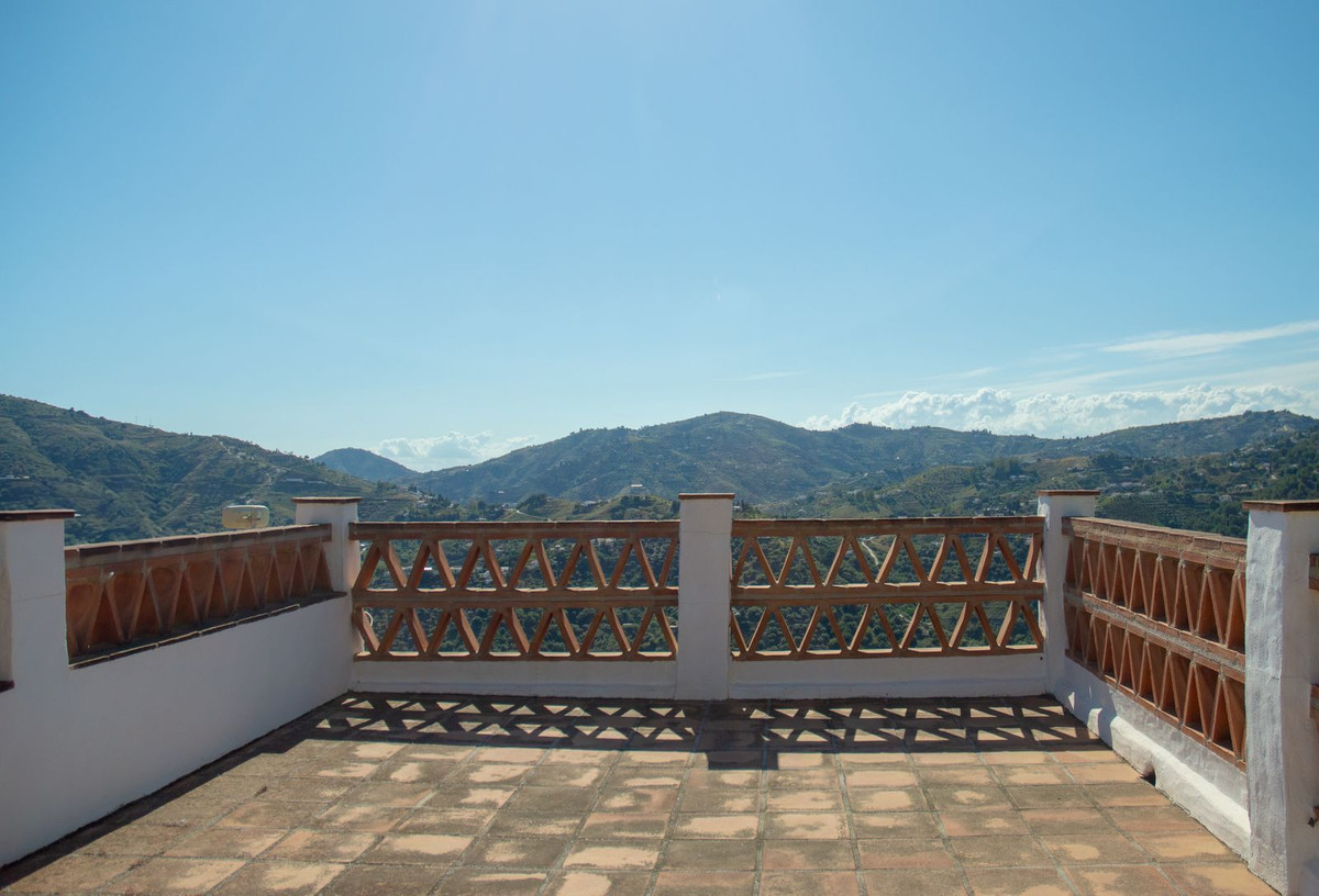 2 Bed Townhouse for sale in Frigiliana Costa Del Sol East, Málaga, Spain