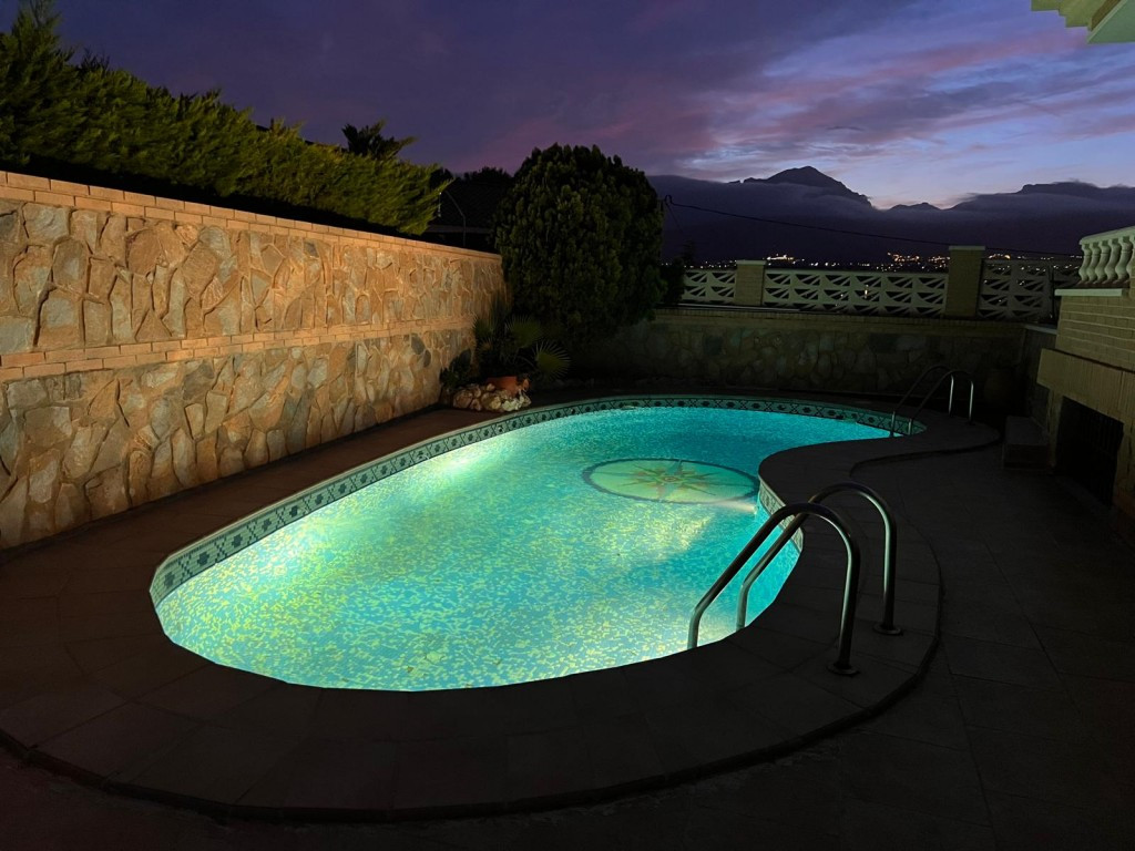 Se vende Villa - Chalet de 8 dormitorios en Costa Blanca, Alicante, España