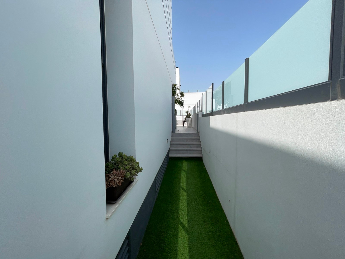 4 Bed Townhouse for sale in Alicante Costa Blanca, Alicante, Spain