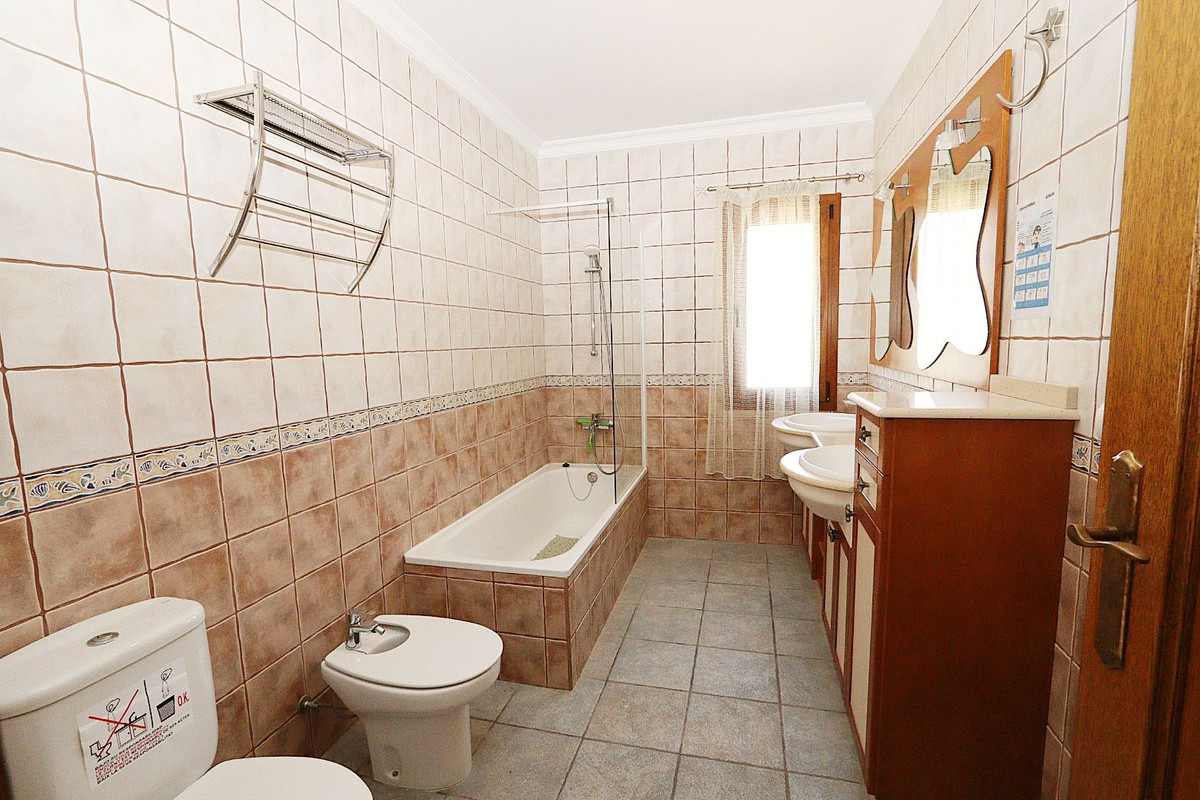 Se vende Finca - Cortijo de 9 dormitorios en Costa Blanca, Alicante, España
