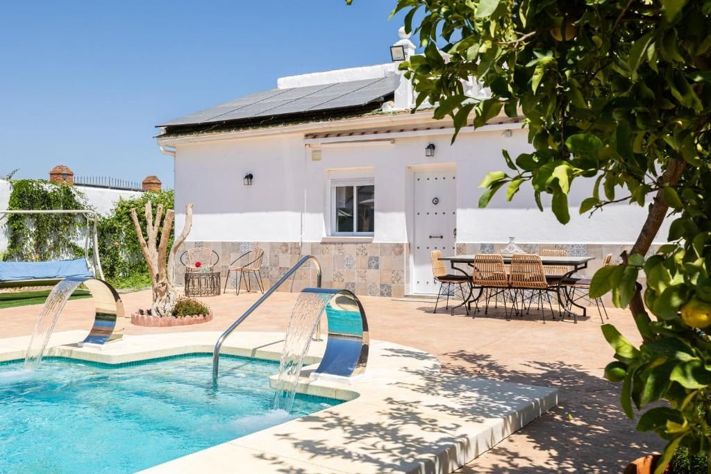8 Bed Townhouse for sale in Málaga Costa Del Sol, Málaga, Spain