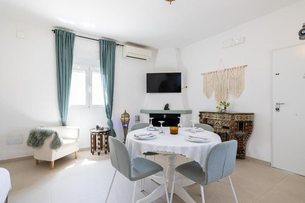 8 Bed Townhouse for sale in Málaga Costa Del Sol, Málaga, Spain