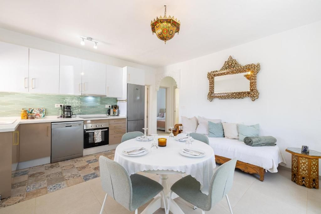 8 Bed Townhouse for sale in Málaga Costa Del Sol, Málaga, Spain