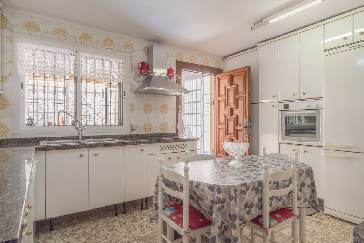 6 Bed Townhouse for sale in Cerrado De Calderón Málaga Ciudad, Málaga, Spain