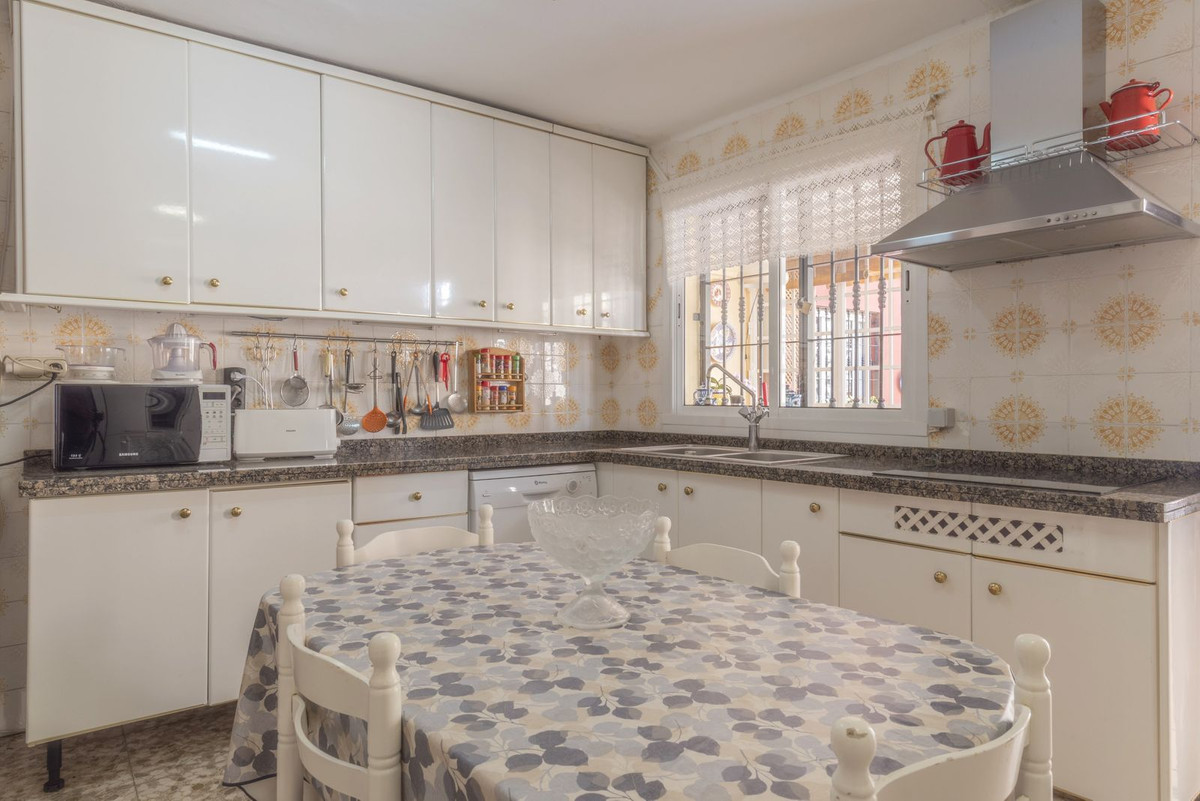 6 Bed Townhouse for sale in Cerrado De Calderón Málaga Ciudad, Málaga, Spain