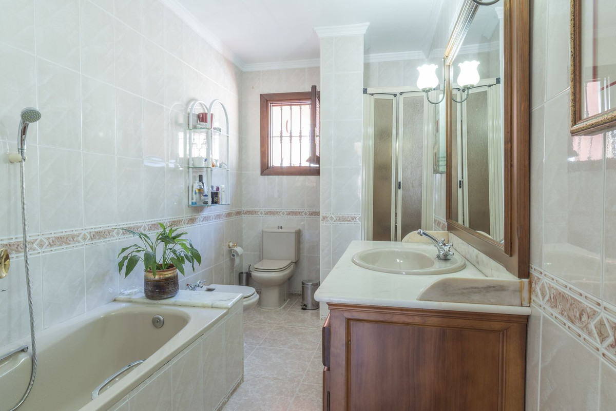 6 Bed Townhouse for sale in Cerrado De Calderón Málaga Ciudad, Málaga, Spain