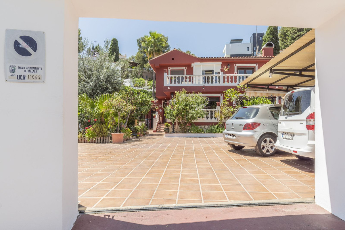 6 Bed Townhouse for sale in Cerrado De Calderón Málaga Ciudad, Málaga, Spain