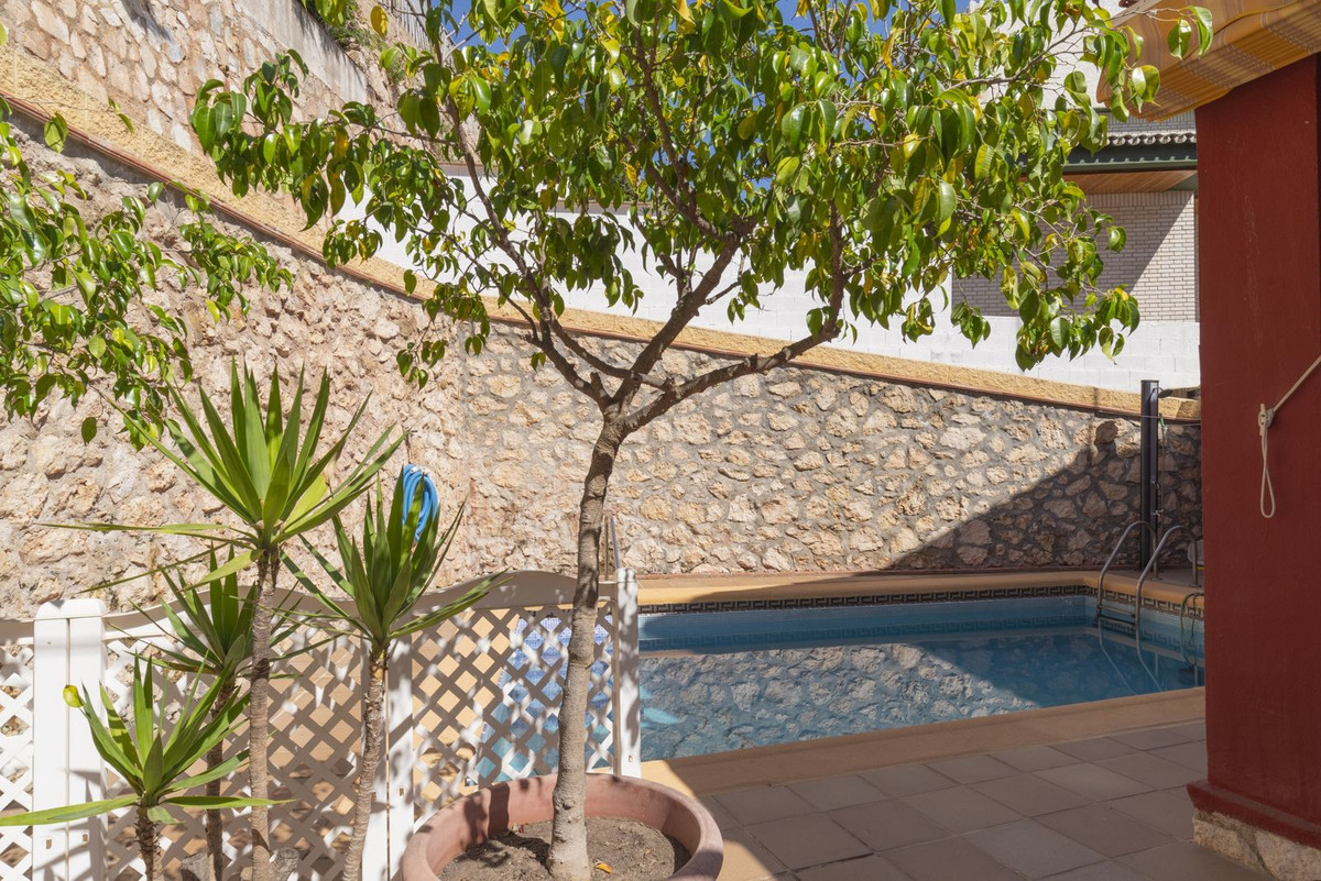 6 Bed Townhouse for sale in Cerrado De Calderón Málaga Ciudad, Málaga, Spain