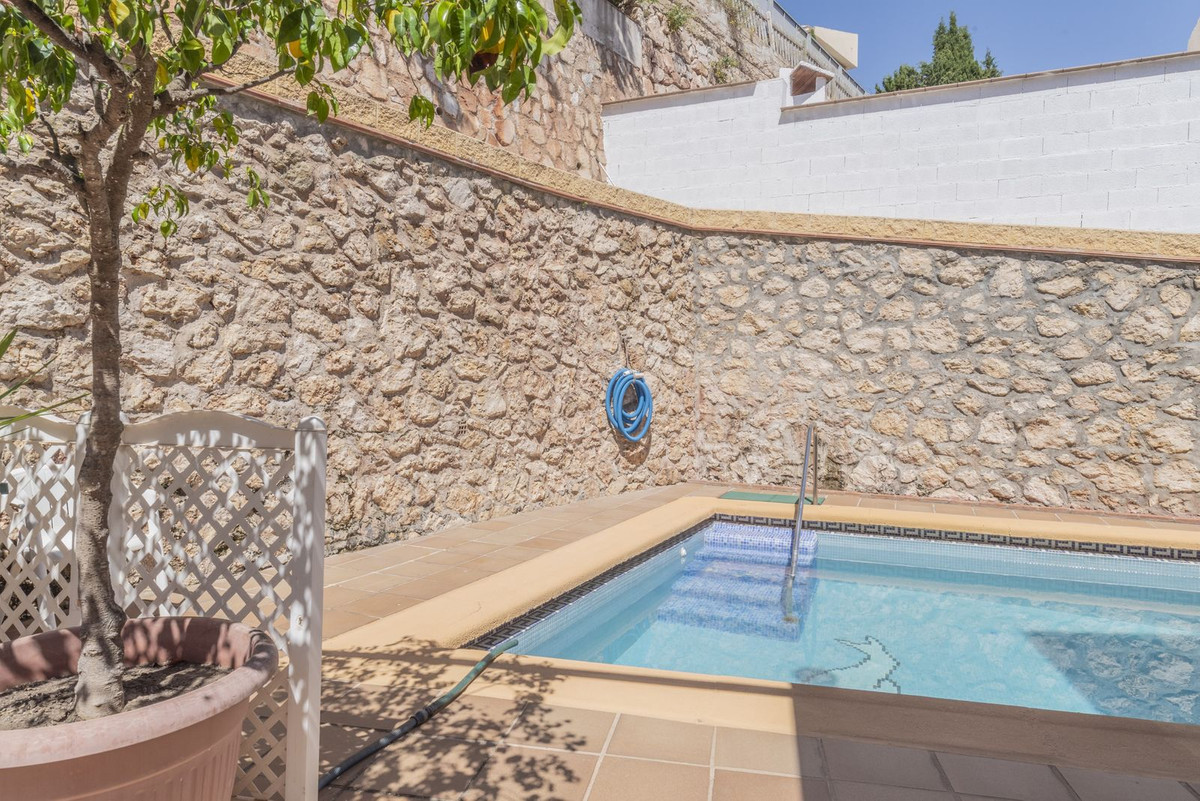 6 Bed Townhouse for sale in Cerrado De Calderón Málaga Ciudad, Málaga, Spain