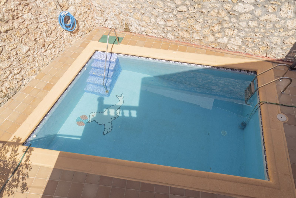 6 Bed Townhouse for sale in Cerrado De Calderón Málaga Ciudad, Málaga, Spain
