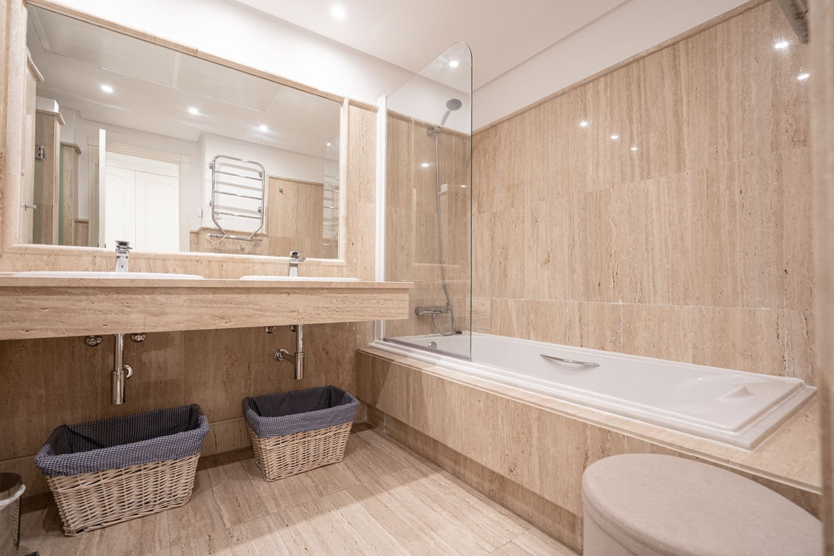 3 Bed Apartment for sale in Marbella Costa Del Sol, Málaga, Spain