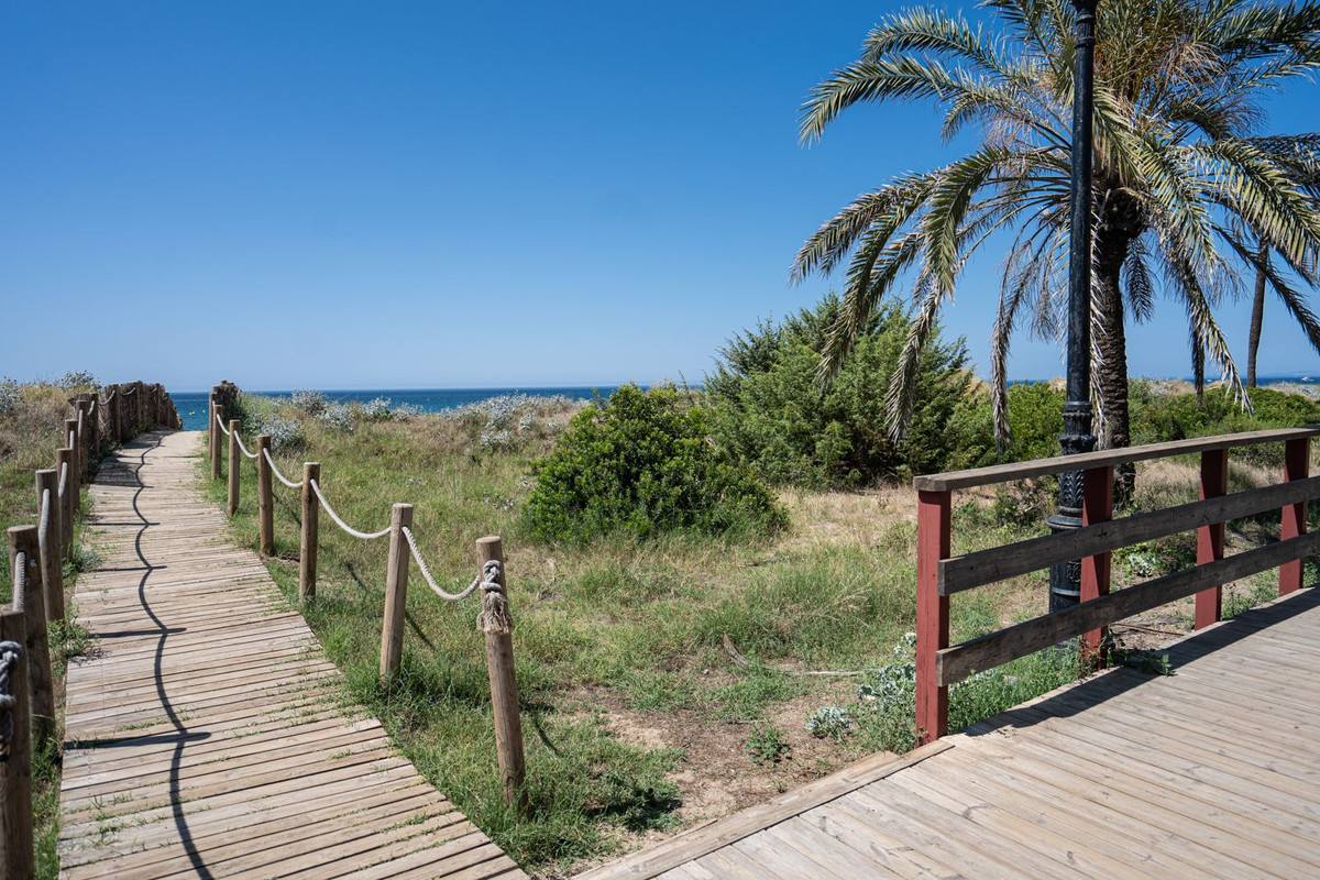 3 Bed Apartment for sale in Marbella Costa Del Sol, Málaga, Spain