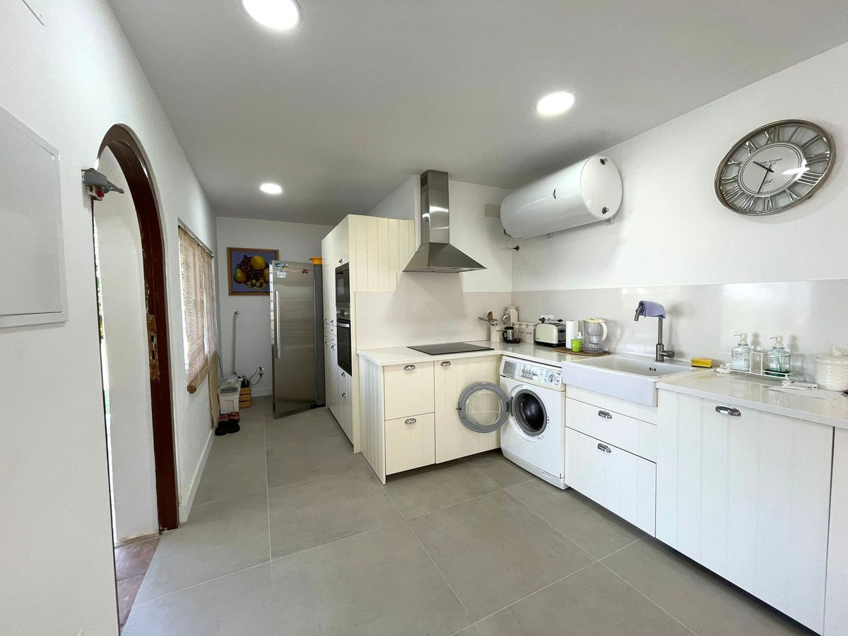 4 Bed Townhouse for sale in Estepona Costa Del Sol, Málaga, Spain