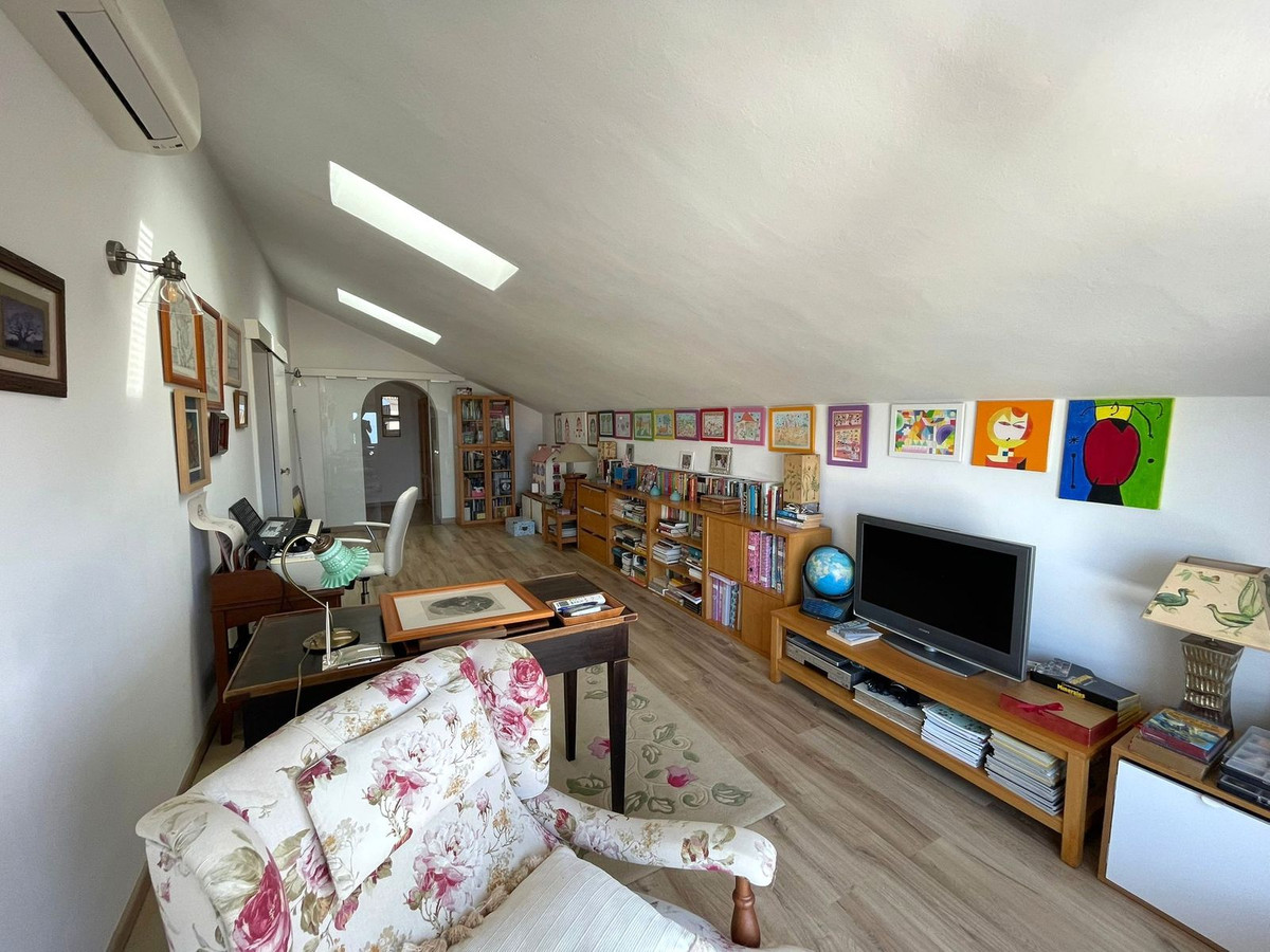 4 Bed Townhouse for sale in Estepona Costa Del Sol, Málaga, Spain