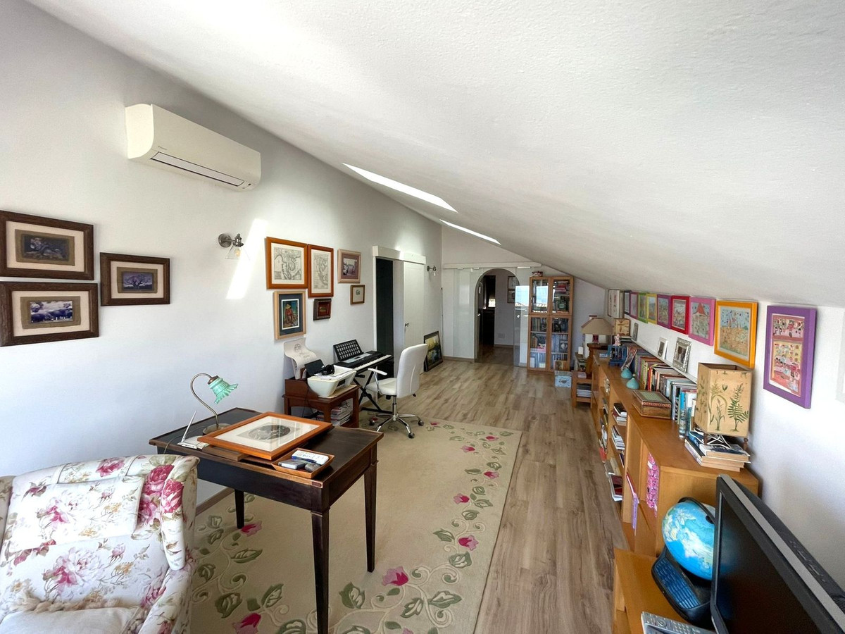 4 Bed Townhouse for sale in Estepona Costa Del Sol, Málaga, Spain
