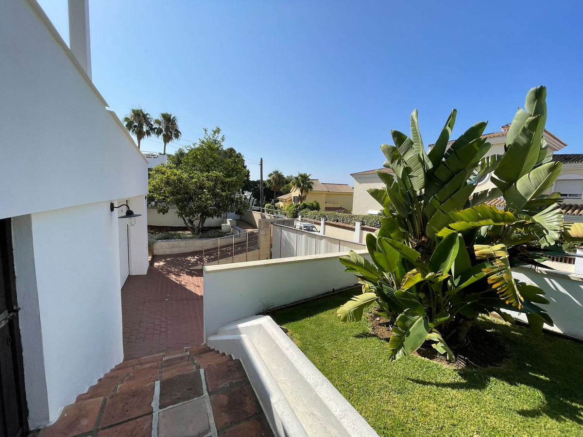 4 Bed Townhouse for sale in Estepona Costa Del Sol, Málaga, Spain