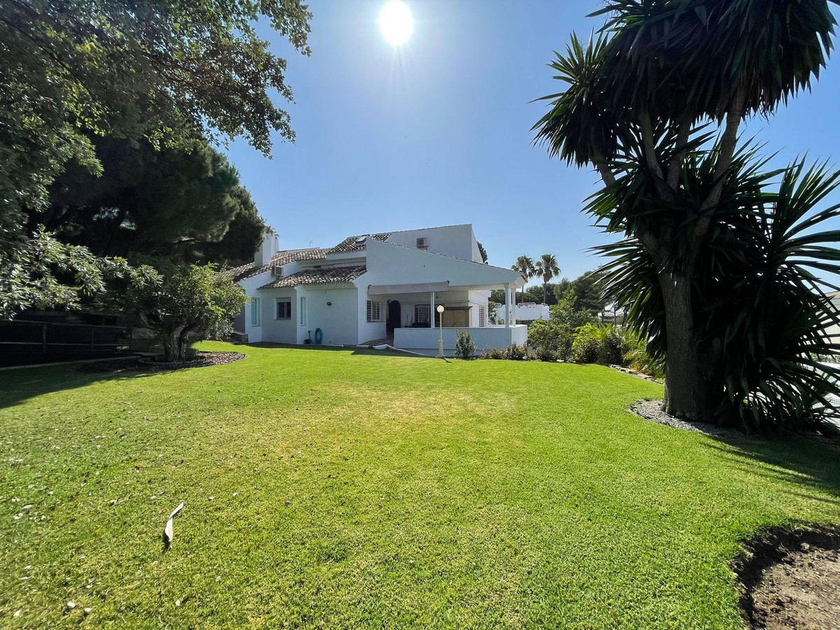4 Bed Townhouse for sale in Estepona Costa Del Sol, Málaga, Spain